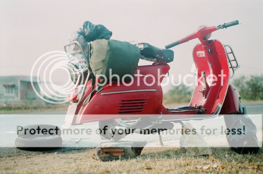 Modern Vespa : Vespa Adventures by The Scooterist