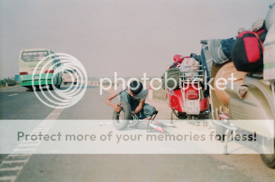 Modern Vespa : Vespa Adventures by The Scooterist