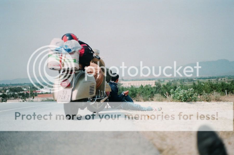 Modern Vespa : Vespa Adventures by The Scooterist